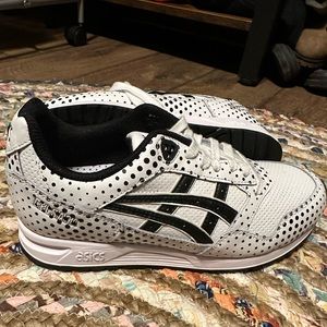 Asics woman’s sneakers size 8